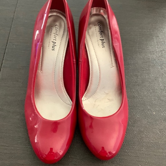 Comfort plus size 7.5 red shoes